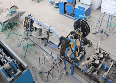 China Volledig Automatische Prikkeldraadmachine, Dubbel de Draad Schermend Materiaal van de Draaiweerhaak leverancier