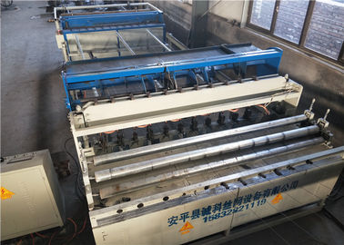 China Vaste van het de Omheiningsnetwerk van de Lassenvlek het Lassenmachine 2 M Breedte Hoge Productiviteit Met geringe geluidssterkte leverancier